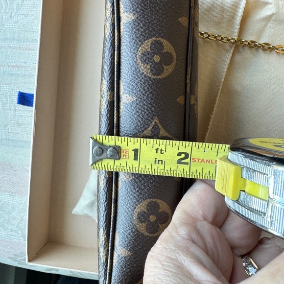 Louis Vuitton Pouchette with new LV gold Crossbody chain - Picture 10 of 15